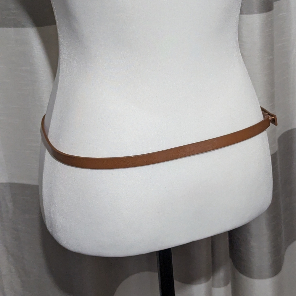 Michael Kors White Beige Logo Chain-Accent Crossbody Belt Bag - Picture 4 of 10